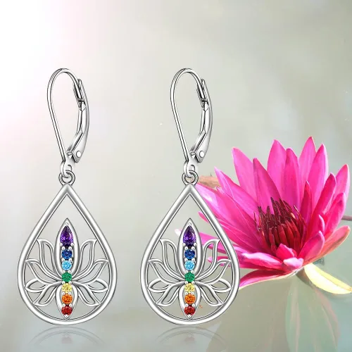 Vista 7 de Aretes de Halloween con diseño de murciélago y esqueleto, cardenal, colibrí, zorro, abeja, día de San Patricio, trébol, gato negro, 7 chakras, vaca
