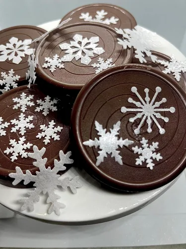 Vista 6 de 100 copos de nieve de papel de arroz comestible para vacaciones de invierno congelados hechos a mano