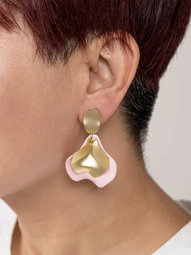 Vista 2 de ZENZII Aretes de metal mate con pétalos de flores para mujeres y niñas