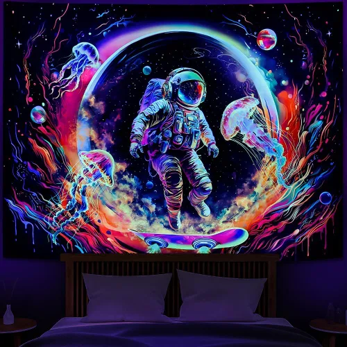 Vista 8 de Heopapin Tapiz de astronauta con luz negra, medusas, hongos, plantas fantásticas reactivas a los rayos UV, tapetes de pared de neón, galaxia, Medusa