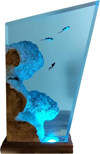 Vista 2 de Manta Ray and Diver - Lámpara de madera de resina para buceo, lámpara de mar azul profundo, diorama temático del océano, lámpara de rayas de rayas