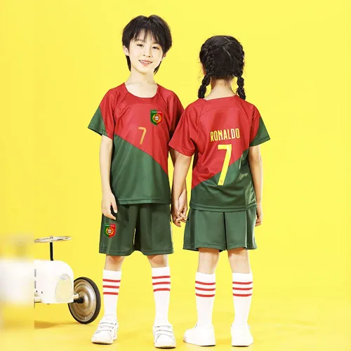 Vista 3 de Casmyd Camiseta de fútbol de Portugal para niños + pantalones cortos 2022 de la Copa Mundial Legend #7 Ronal'do Football Team Sports Shirt Kit