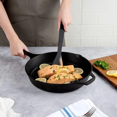 Vista 5 de Restaurantware Nature Tek - Espátula en ángulo de 13.2 pulgadas, 1 espátula giratoria de madera en ángulo, mango resistente, agujero para colgar