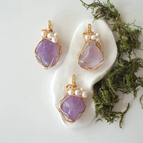 Vista 4 de Collar de cristal llamativo con piedra natal y perla para mujer - chapado en oro