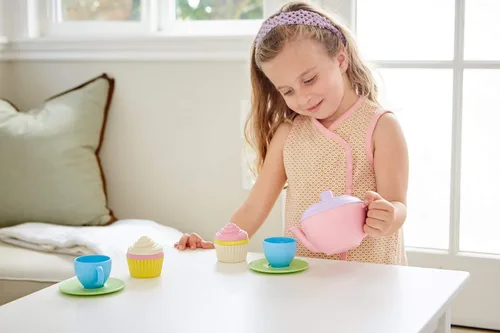 Vista 4 de Green Toys Té para dos – Juego de 10 piezas, habilidades motoras, lenguaje y comunicación para niños. Sin BPA, ftalatos, PVC, apto