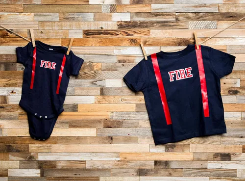Vista 3 de Personalizado Firefighter bebé Camisa sólo