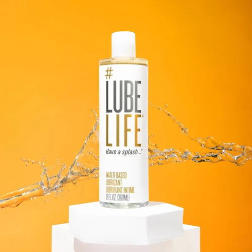Vista 9 de LubeLife Lubricante a base de agua - Lubricante personal para hombres, mujeres y parejas, tamaño de viaje, no mancha, fácil de limpiar, seguro