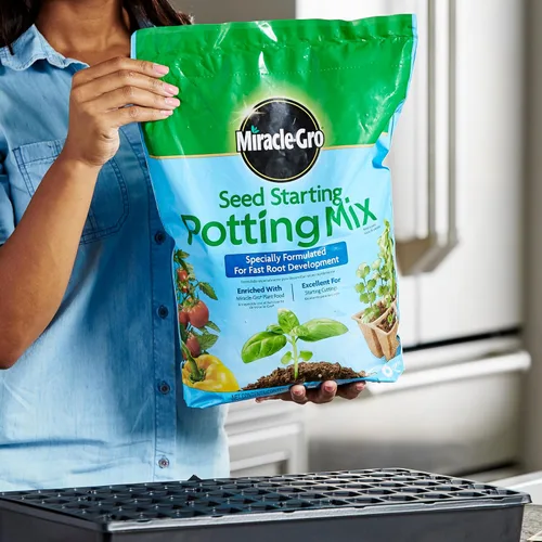 Vista 3 de Miracle-Gro Mezcla para semillas para plantas en maceta, 8 cuartos de galón.