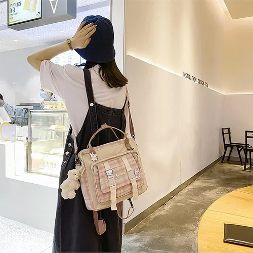 Vista 8 de Mochila Kawaii con alfiler de felpa de oso, mochila estética japonesa para la escuela, mochila de regreso a clases