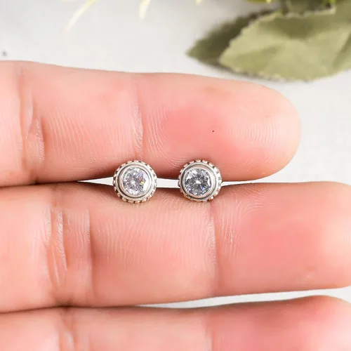 Vista 80 de Round Gemstone Stud Design 2