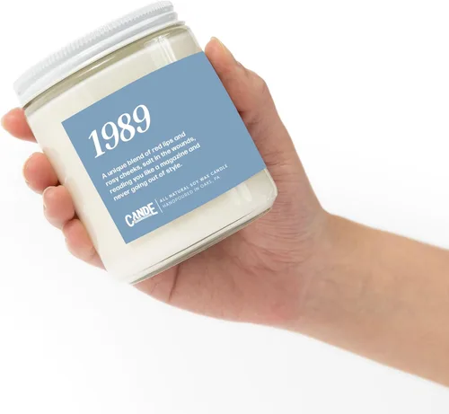 Vista 2 de CE Craft Taylor Inspired Gift – Vela perfumada de 1989 – Vela de cera de soja natural, regalos únicos para mujeres, cumpleaños, temática musical
