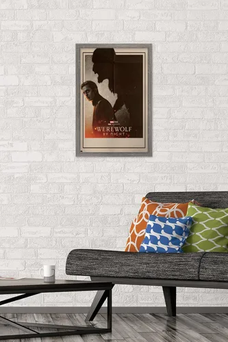 Vista 2 de Trends International Marvel Werewolf By Night - Póster de pared de una hoja, 22.4 pulgadas de largo x 14.7 pulgadas, versión enmarcada de madera