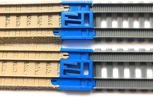 Vista 3 de Adaptadores TrainLab Compatibles con Nuevo Trackmaster (2014 Gris) y Viejo Trackmaster (2009 Marrón) (2 piezas) (Azul)