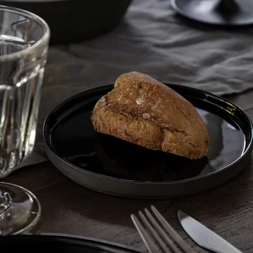 Vista 4 de Costa Nova Plato de pan de cerámica de 6 pulgadas, colección Lagoa Eco Gres, negro, apto para microondas y lavavajillas, acristalamiento seguro
