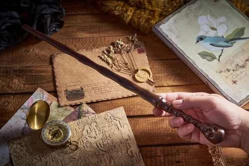 Vista 4 de Handicraftviet Varita de calavera – Veta de madera real hecha a mano, varita mágica de mago para adultos y niños a una aventura mágica, 15 pulgadas