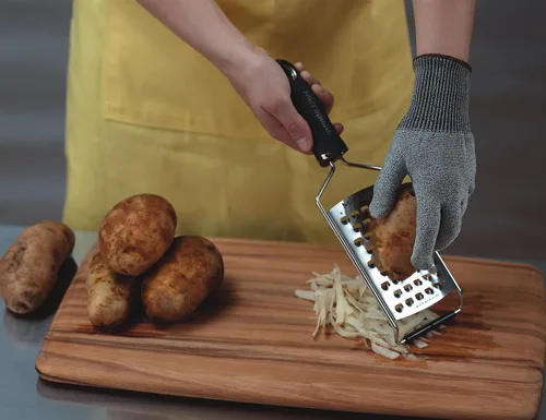 Vista 6 de Microplane Guante resistente a cortes para mantener las manos seguras en la cocina