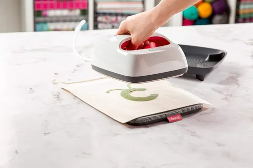 Vista 5 de Cricut EasyPress - Alfombrilla (8" x 10"), resistente y protectora para máquinas de prensa de calor, HTV y proyectos de planchado, alfombrilla