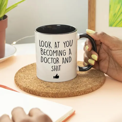 Vista 5 de YouNique Designs Future Doctor - Taza de café, 11 onzas, color blanco, divertida taza de estudiante de medicina, taza para la escuela de medicina