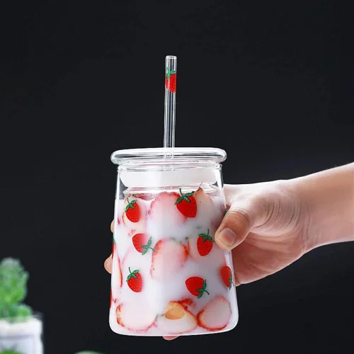 Vista 2 de Vaso de cristal transparente de 18 onzas con tapa y pajita.