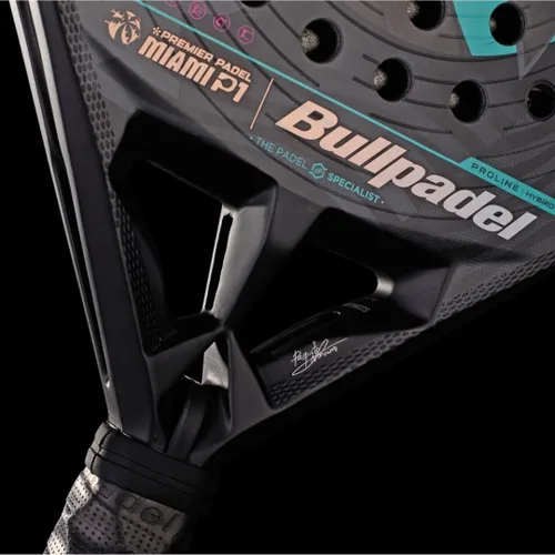 Vista 6 de BULLPADEL Pala de pádel HACK 04 Hybrid Miami Paquito Navarro Edición Limitada Forma Diamante TRICARBON 3D & MULTIEVA Core Tecnología de canal
