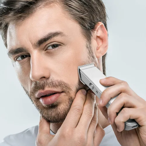 Vista 2 de Pure Enrichment TRYM - Recortadora de barba recargable de litio, kit de aseo de 11 piezas con uso inalámbrico, base de carga, 4 accesorios