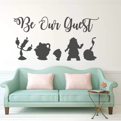 Vista 4 de Calcomanía de pared Be Our Guest - La Bella y la Bestia - Lumiere, Mrs Potts, Chip, Cogsworth y Featherduster