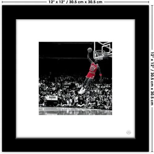 Vista 6 de Trends International Gallery Pops Michael Jordan - Póster de pared de la secuencia de progresión de vuelo 5, 12 x 12 pulgadas, versión de marco negro