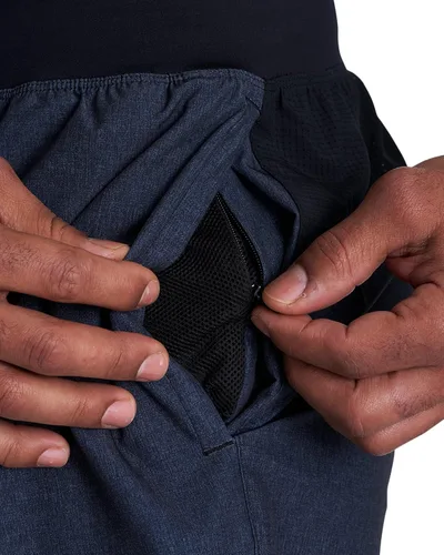 Vista 7 de Under Armour Traje de baño estándar cómodo para hombre, pantalones cortos con cierre de cordón y cintura elástica completa