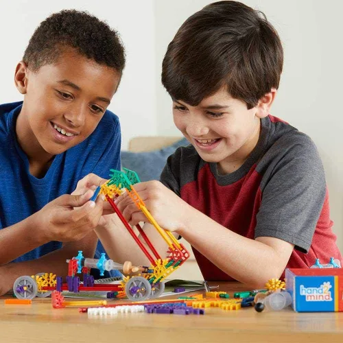 Vista 7 de hand2mind Moving Creations with K'NEX, kit de libro y construcción para niños de 8 a 12 años, 9 modelos y 18 experimentos científicos, explora