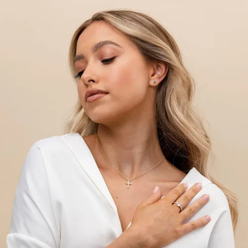 Vista 3 de PAVOI 14K Gold Plated Cross Necklace for Women Cross Pendant Gold Necklaces for Women