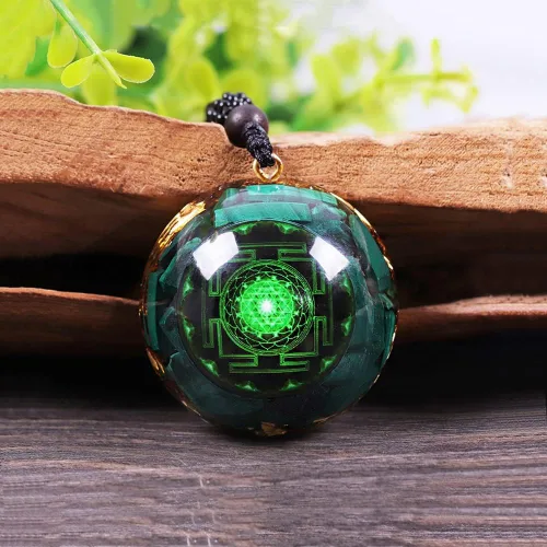 Vista 2 de Day Day Up Colgante de orgonita de cristal verde malaquita, collar con colgante de orgón de reiki, joyería de energía curativa espiritual