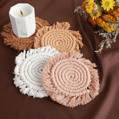 Vista 5 de 4 posavasos de macramé bohemios, hechos a mano con bordes de borlas, para café, hogar, cocina, oficina, decoración de mesa