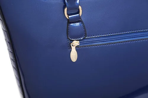 Vista 6 de Bolso de cuero vegano de diseñador de ItaliaEncantos adornadosCrystal StudsElegante bolso de hombroUSA Corp Se envía desdeLA