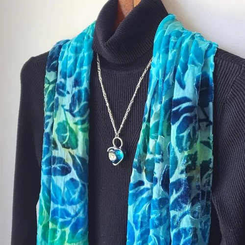 Vista 25 de Handmade Glass Chunky Heart Necklace