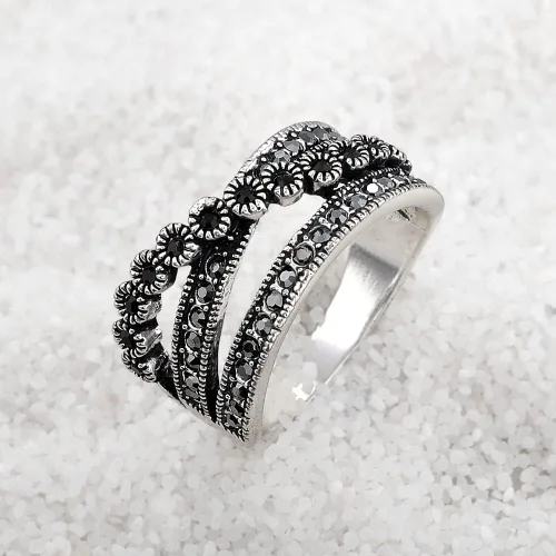 Vista 6 de Mytys Crossover Statement Rings for Women 18k Gold Band Ring Black Marcasite Wide Chunky Twist Rings