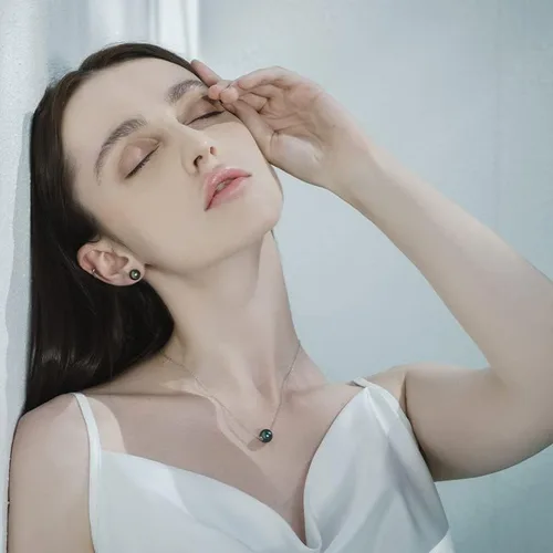 Vista 5 de 18K Gold Tahitian Black Pearl Necklace for Women, 10-11mm Tahitian Seawater Cultured Floating Single Pearl Pendant with Sterling Silver Chain