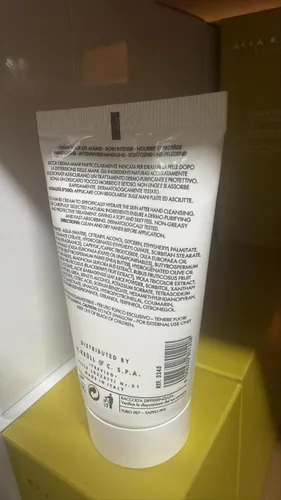 Vista 2 de ACCA KAPPA Crema de manos de musgo blanco 2.5 fl oz (853245)