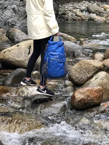Vista 3 de Outlander Mochila de senderismo 100% impermeable, ligera, plegable, para viajes, mochila de día