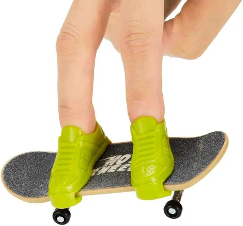 Vista 3 de Hot Wheels Skate Board 4 Shoe 4 Toy Vehicle para niños a partir de 5 años