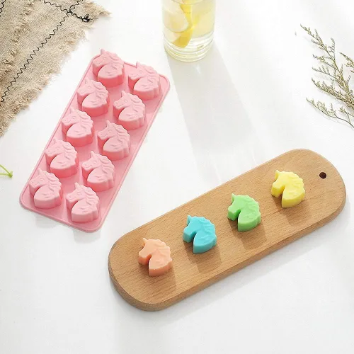 Vista 6 de MoldFun Juego de 2 moldes de silicona con cabeza de unicornio para hacer chocolate duro, gelatina, gelatina, pequeñas bombas de baño para hornear