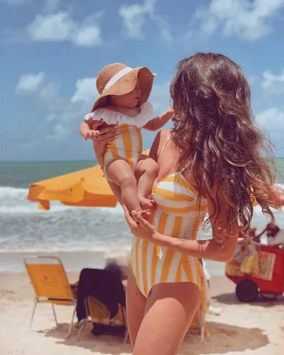 Vista 3 de IFFEI Traje de baño de una pieza a juego para la familia, traje de baño a rayas ahuecado monokini Mommy and Me Beachwear
