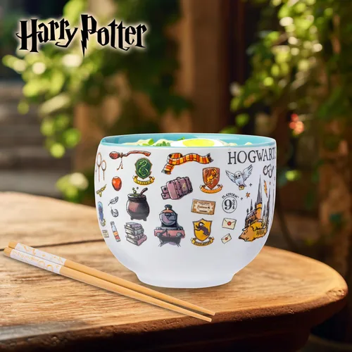 Vista 9 de Silver Buffalo Harry Potter Icons, cuenco de ramen con palillos, 20 onzas Harry Potter Hogwarts Iconos
