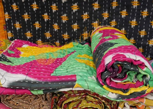 Vista 5 de Lote de venta mayorista de colchas tribales Kantha estilo vintage, mix de algodón, cubiertas para cama, hechas de parches antiguos (1)