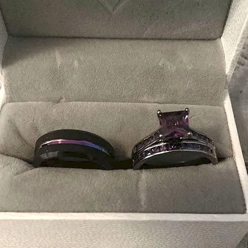 Vista 7 de Sheloves - Anillos de boda chapados en negro para parejas y mujeres, juego de anillos de boda de tungsteno para hombre y mujer