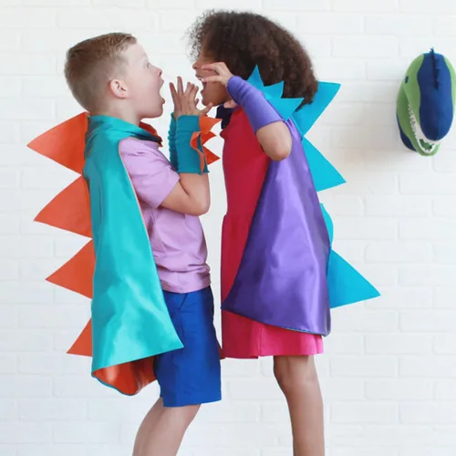 Vista 5 de Capa de dragón de dinosaurio y guanteletes disfraz de Halloween para niño y niña, ropa de vestir para niños de 2 a 6 años, color verde