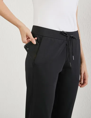 Vista 5 de AJISAI - Pantalones deportivos 78 para mujer PetiteRegular, pantalones de viaje con bolsillos, pantalones deportivos casuales elásticos