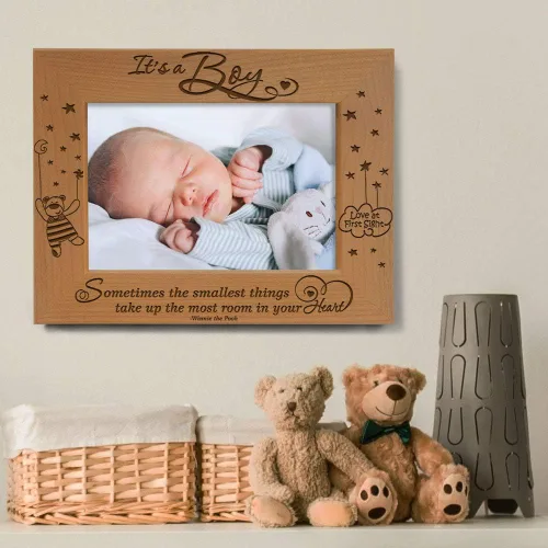 Vista 5 de KATE POSH Portarretratos de madera grabada para bebé, Sometimes The Smallest Things ocupan la mayor cantidad de espacio de tu corazón, marco