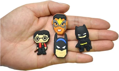 Vista 4 de 100 dijes de dibujos animados para zapatos con agujeros y pulsera bolsa de regalo regalo de Navidad regalos de fiesta de cumpleaños para niños