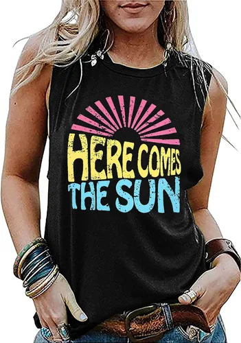 Vista 2 de Uniqueone- Camiseta sin mangas con texto en inglés "Here Comes The Sun" y gráfico de sol.