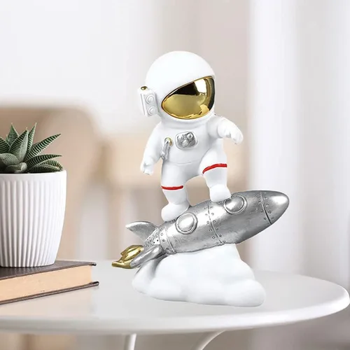 Vista 3 de Figura de astronauta de resina, escultura de astronauta, estatua del espacio exterior para decoración del hogar, adorno de oficina, cohete plateado